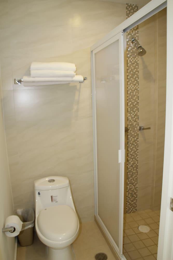Suites Chapultepec Гуадалахара Екстериор снимка