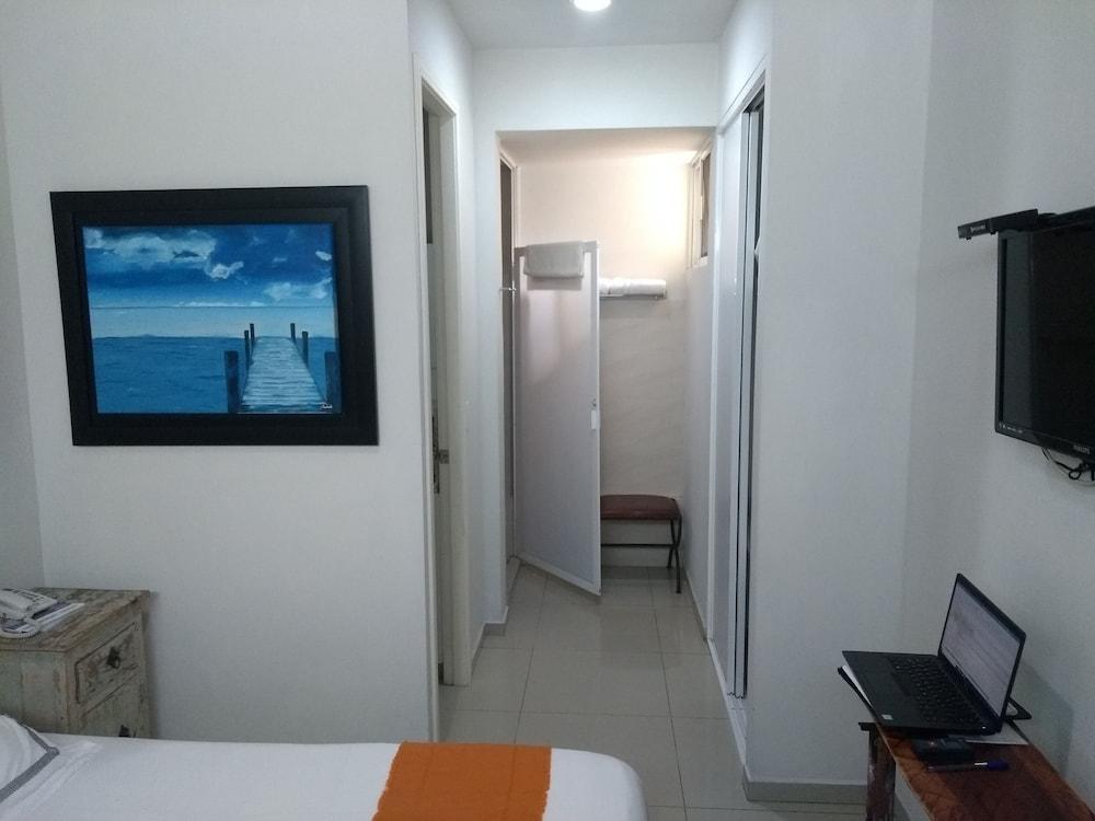 Suites Chapultepec Гуадалахара Екстериор снимка