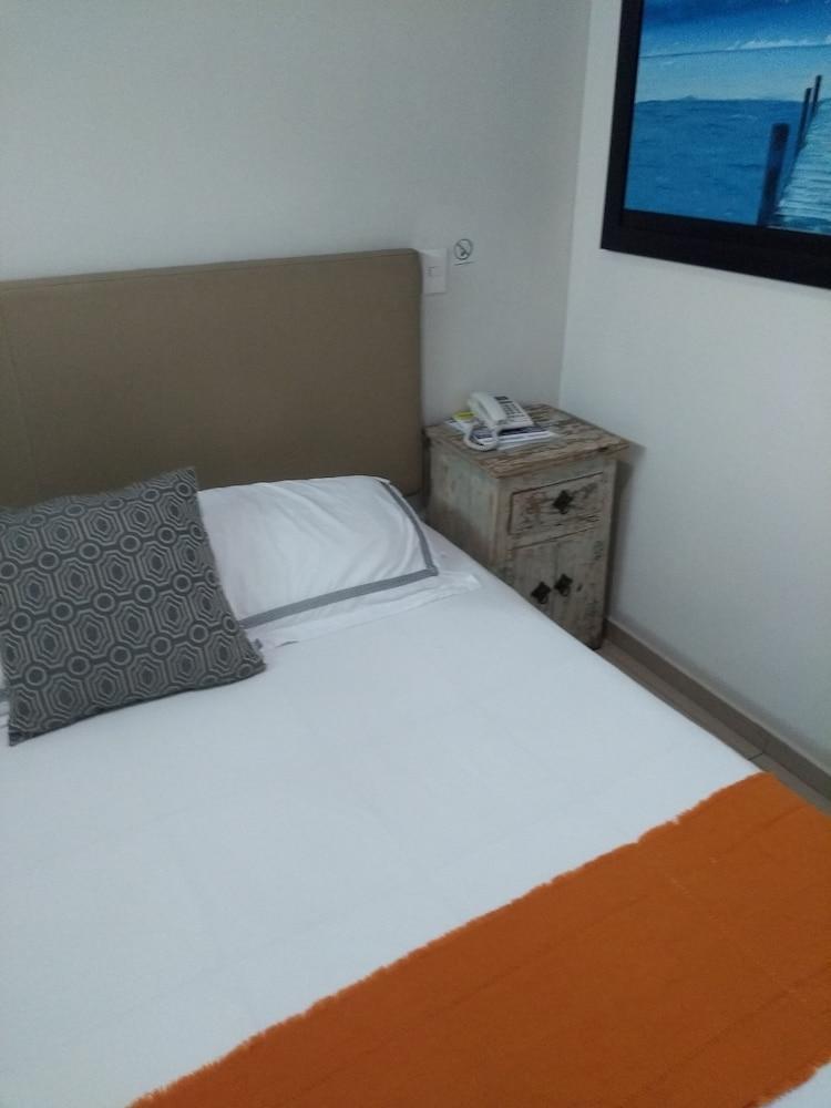 Suites Chapultepec Гуадалахара Екстериор снимка