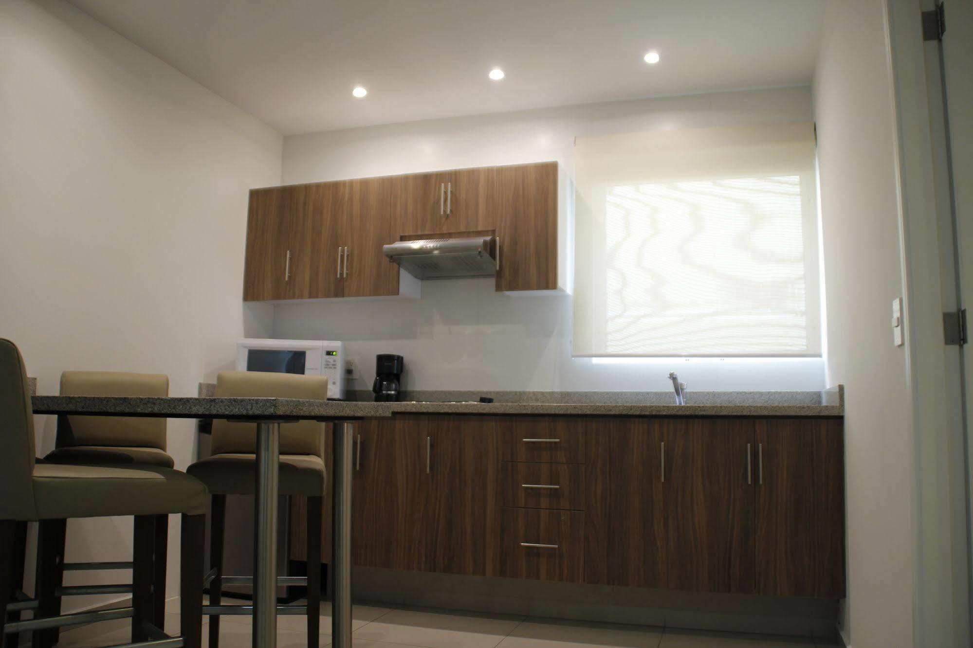 Suites Chapultepec Гуадалахара Екстериор снимка