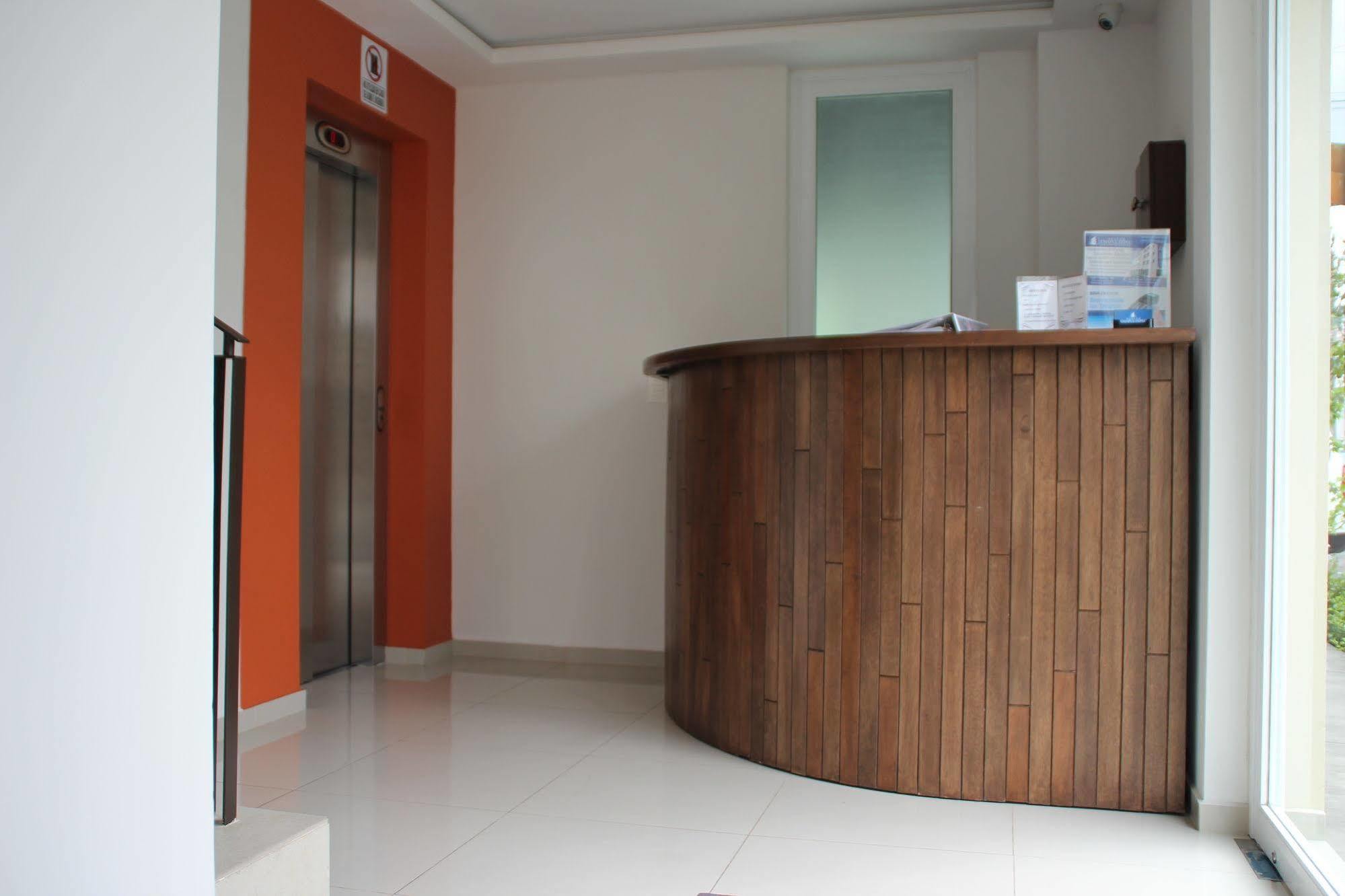 Suites Chapultepec Гуадалахара Екстериор снимка