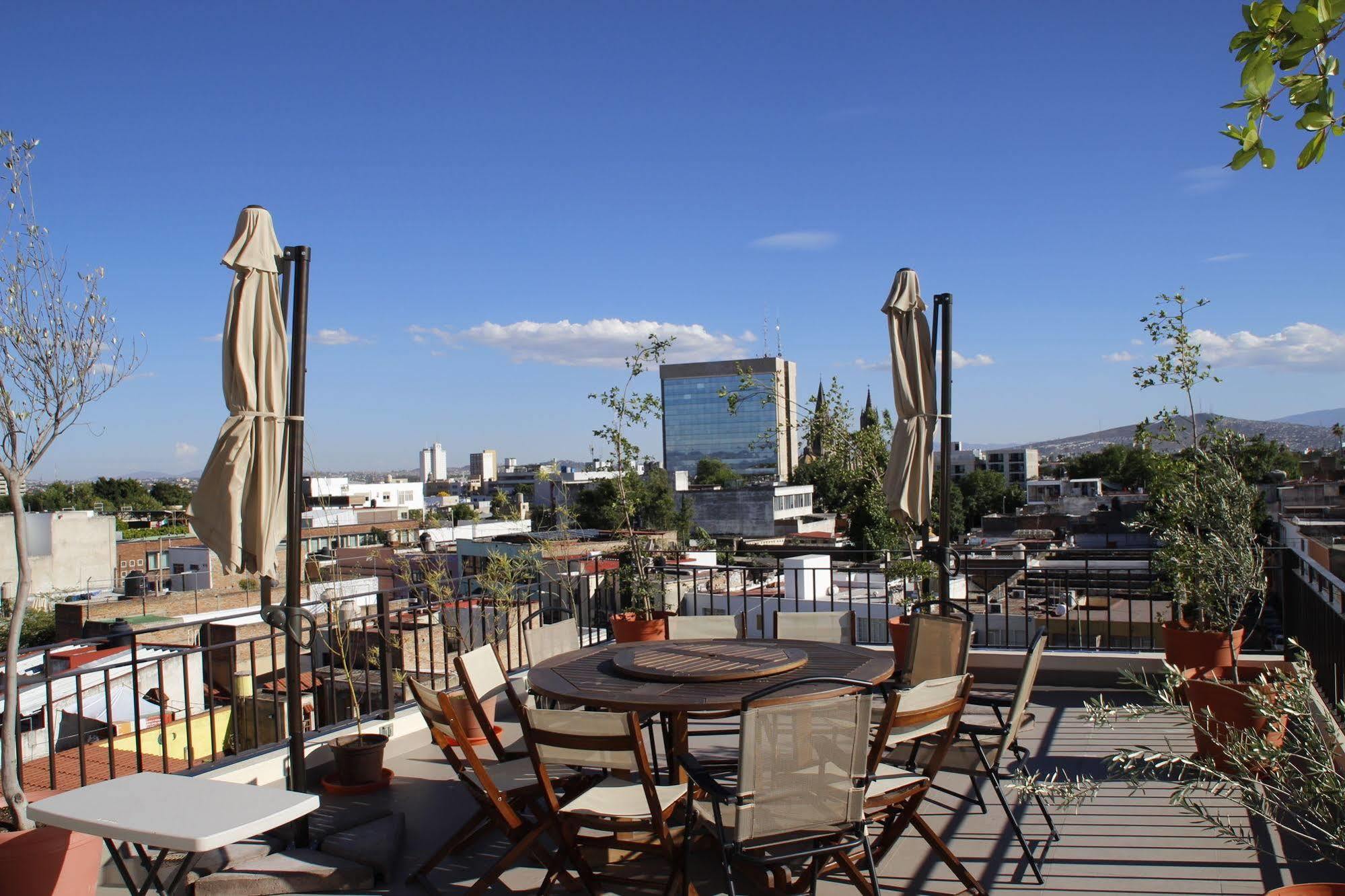 Suites Chapultepec Гуадалахара Екстериор снимка