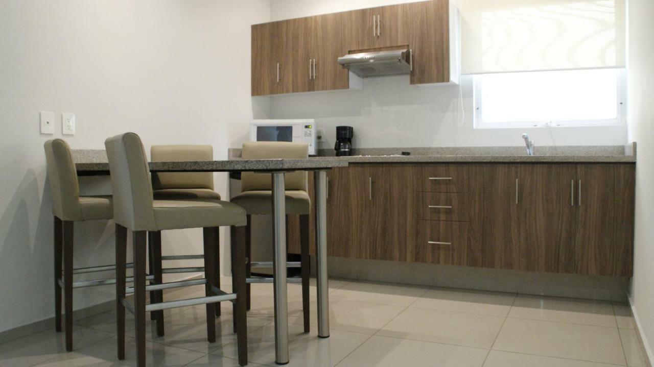 Suites Chapultepec Гуадалахара Екстериор снимка