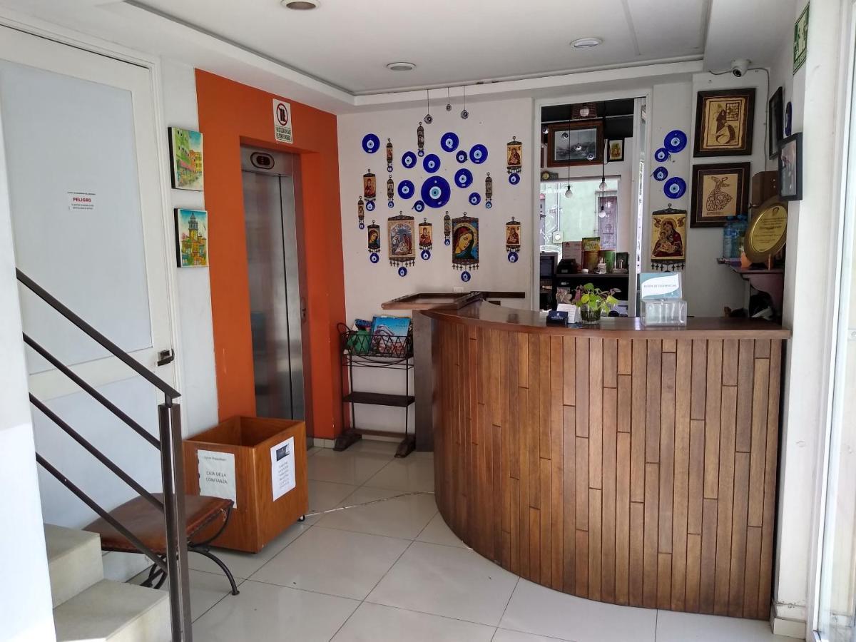 Suites Chapultepec Гуадалахара Екстериор снимка