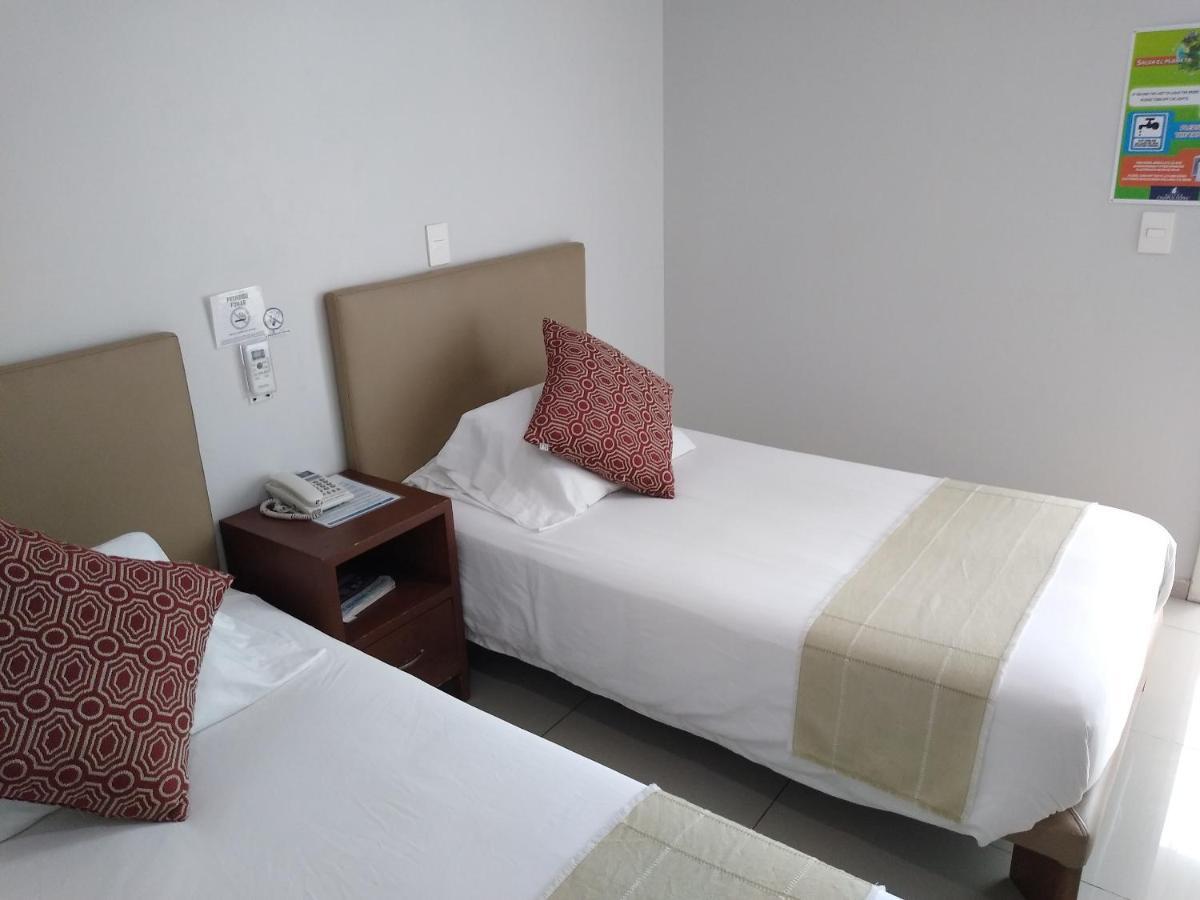 Suites Chapultepec Гуадалахара Екстериор снимка